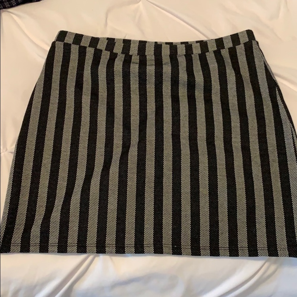 Mini skirts - Picture 2 of 2